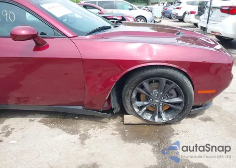 2020 Dodge Challenger Sxt Awd z USA, uszkodzony, nr VIN 2C3CDZGG3LH152691